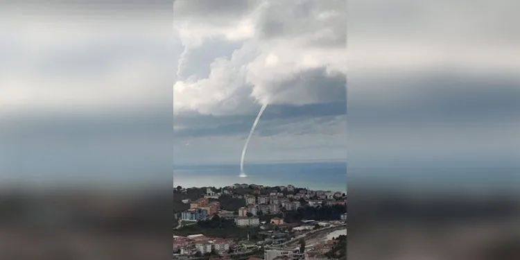 Alaplı’da denizde devasa hortum