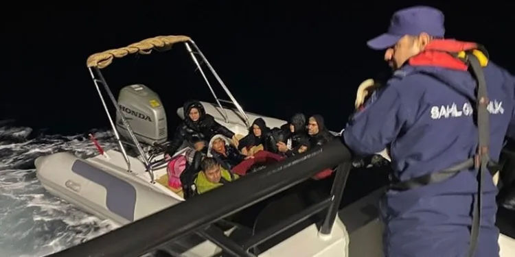 Ayvacık açıklarında 40 kaçak göçmen yakalandı