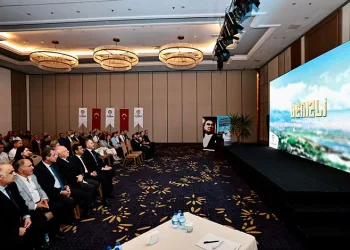 Balık tezgahlarında son 3-4 senenin en bol palamut sezonu yaşanıyor