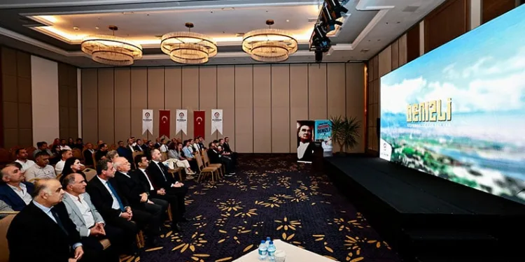 Balık tezgahlarında son 3-4 senenin en bol palamut sezonu yaşanıyor