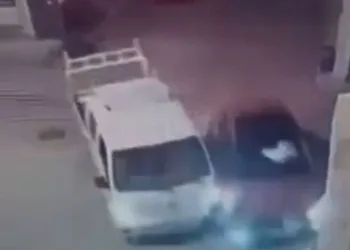 Bursa’da kamyonet ile otomobilin çarpıştığı kaza kamerada