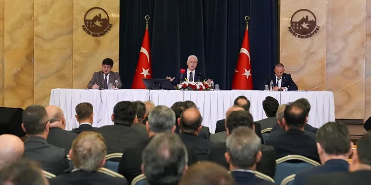 İstanbul Valisi Gül’ün katıldığı toplantıda yatırımlar ve afetlere karşı çalışmalar masaya yatırıldı