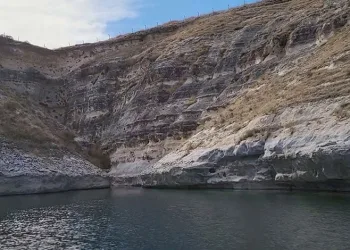 Adana’da zirveye kar yağdı, elma hasadı erken yapıldı