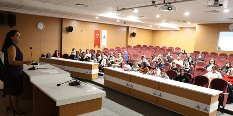 Kartepe’de meme kanserine farkındalık eğitimi