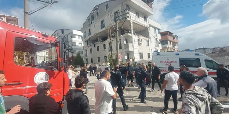 Mersin’de ticari araç dereye uçtu: 1 yaralı