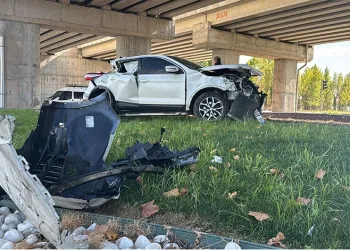 Tırla çarpışan milyonluk cip hurdaya döndü: 2 yaralı