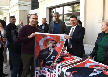 10 bin Ata posteri dağıtılmaya başlandı