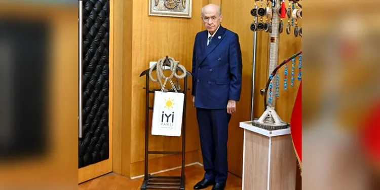 Devlet Bahçeli, ipi odasına astı