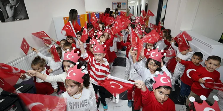 Şehzadeli miniklerin cumhuriyet coşkusu