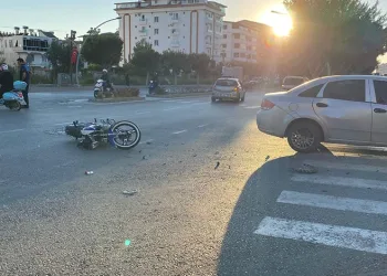 Otomobil ile motosiklet çarpıştı: 1 yaralı