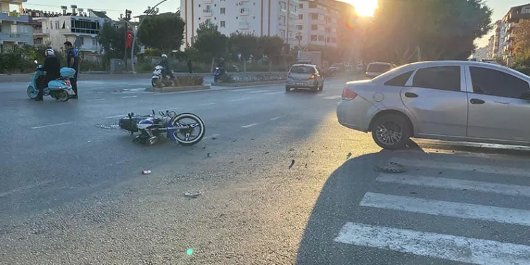 Otomobil ile motosiklet çarpıştı: 1 yaralı