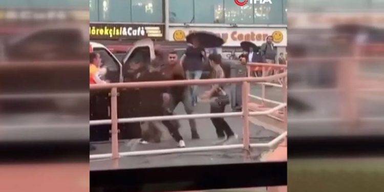 Ankara’da eğlence merkezinde bir kişi görüştüğü kadını öldürdükten sonra kendini vurdu