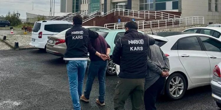 FETÖ’nün sözde “Bölge Talebe Mesulü” yakalandı: 2 gözaltı