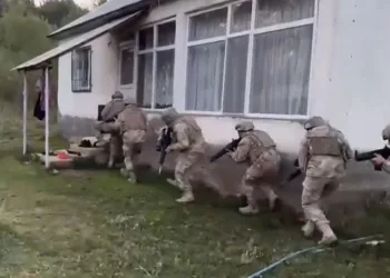 Batman’da 23 yıl hapis cezası olan firari yakalanarak tekrar cezaevine teslim edildi