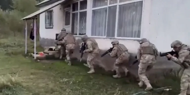 Batman’da 23 yıl hapis cezası olan firari yakalanarak tekrar cezaevine teslim edildi