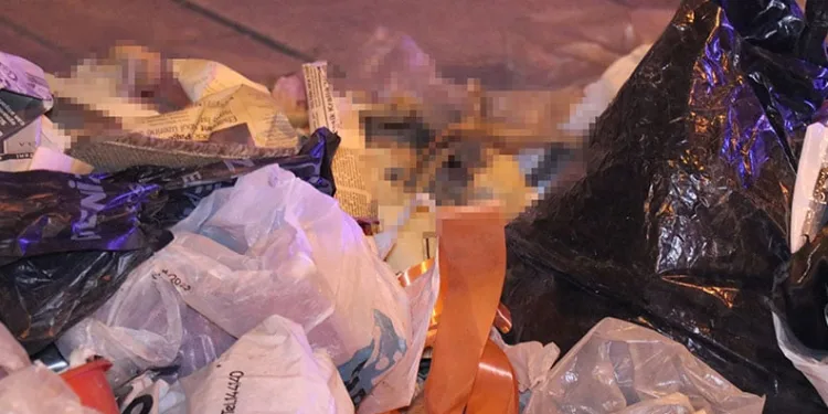 Otomobil kazılan çukura düştü