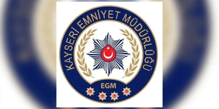 Otomobil kazılan çukura düştü