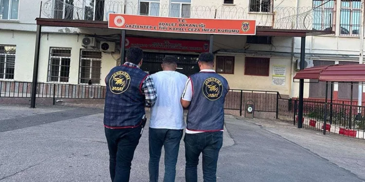 Batman’da 23 yıl hapis cezası olan firari yakalanarak tekrar cezaevine teslim edildi