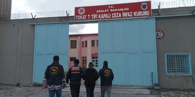 FETÖ’nün sözde “Bölge Talebe Mesulü” yakalandı: 2 gözaltı