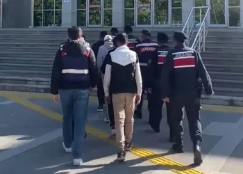 Batman’da 23 yıl hapis cezası olan firari yakalanarak tekrar cezaevine teslim edildi