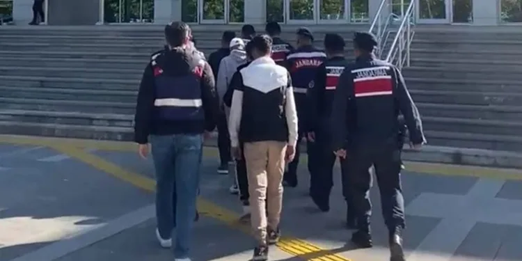 Batman’da 23 yıl hapis cezası olan firari yakalanarak tekrar cezaevine teslim edildi