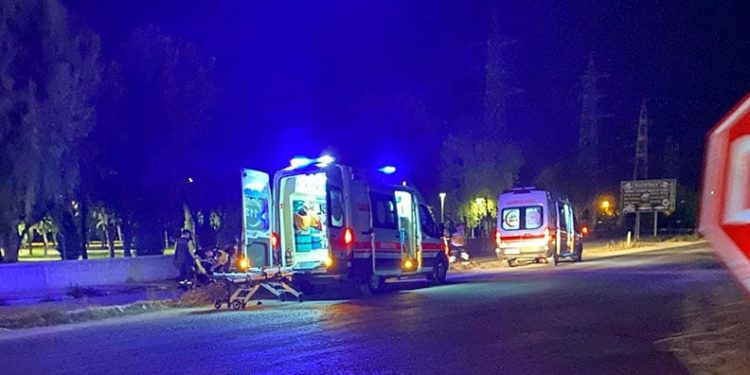 Konya’da parkın duvarına çarpan araçtaki 3 kişi yaralandı