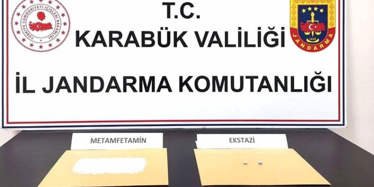 Otodan hırsızlık yapan zanlı yakalandı