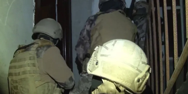 Kaçak göçmenler için ‘şok evler’ tuttular, polisi görünce ‘şok oldular’