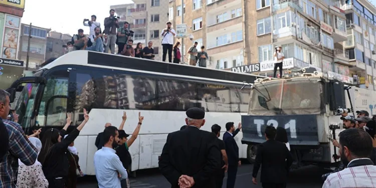 Diyarbakır’da terör propagandası yapan 15 kişi gözaltına alındı