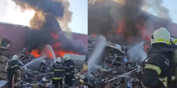 Kahramanmaraş’ta hurdalık yangını