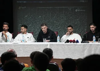 Seyir halindeki otobüs alev alev yandı