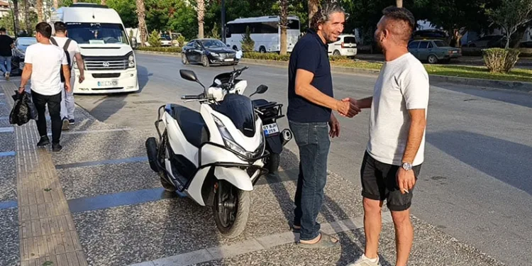 Motosikletleri karıştırıp başka motora binip gitti
