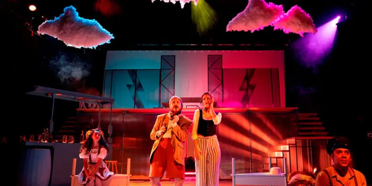 Nilüfer Kent Tiyatrosu “Şvayk” ile sezonu açtı