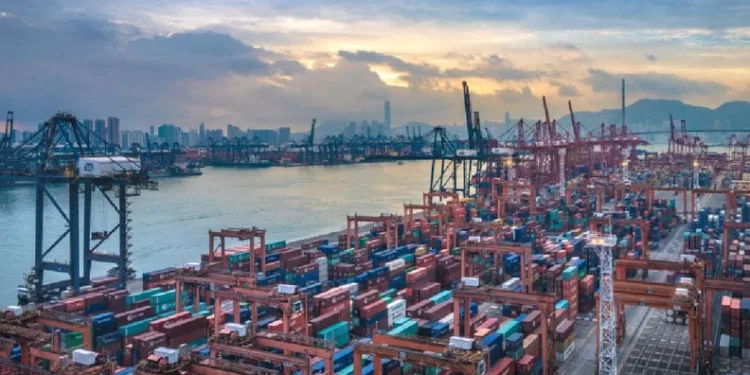 Depremzede anne, iyilik için sürüyor