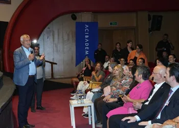 “Meme kanseri el ile fark edilene kadar tümör büyümüş oluyor, düzenli kontrole gidin”