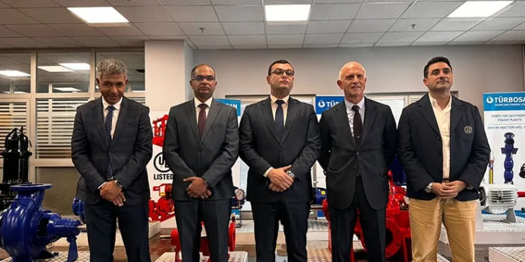 Adana’da zirveye kar yağdı, elma hasadı erken yapıldı