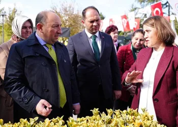 Kartepe’de meme kanserine farkındalık eğitimi