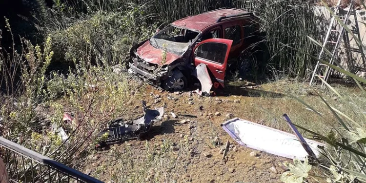 Mersin’de ticari araç dereye uçtu: 1 yaralı