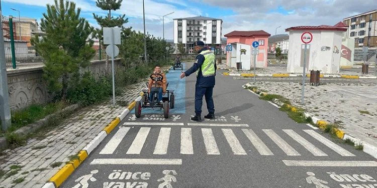 Polis memurunu 7 kez bıçakladı, “uyuşturucu kullandım hatırlamıyorum” dedi