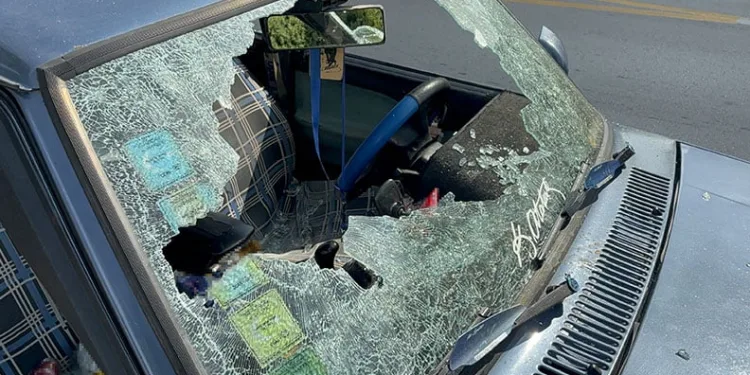 Kontrollü bina yıkımında facianın eşiğinden dönüldü: Mahsur kalan 8 kişi kurtarıldı