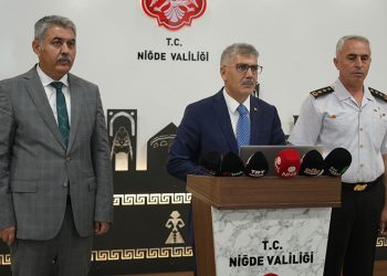 Durdurulan araçta tarihi eser niteliğinde obje ve sikkeler bulundu