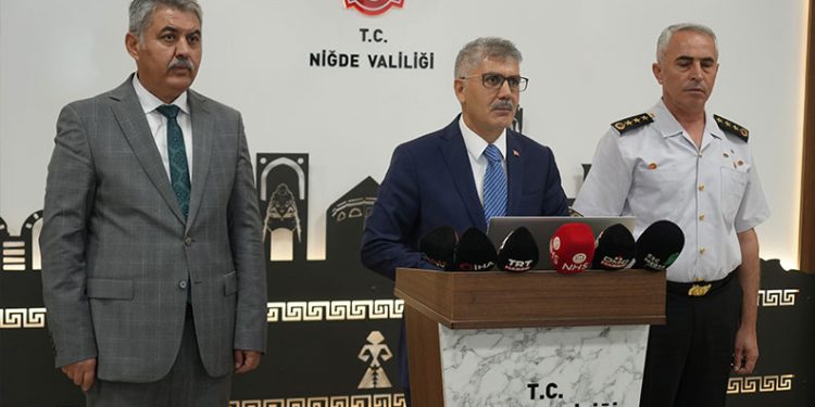 Durdurulan araçta tarihi eser niteliğinde obje ve sikkeler bulundu