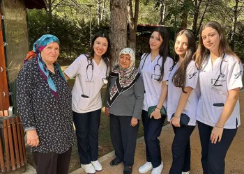 Nilüfer Belediyespor Eker Kadın Voleybol Takımı, öğrencilere altın tavsiyeler