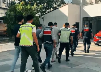 Mersin Bozyazı’da orman yangını büyümeden söndürüldü