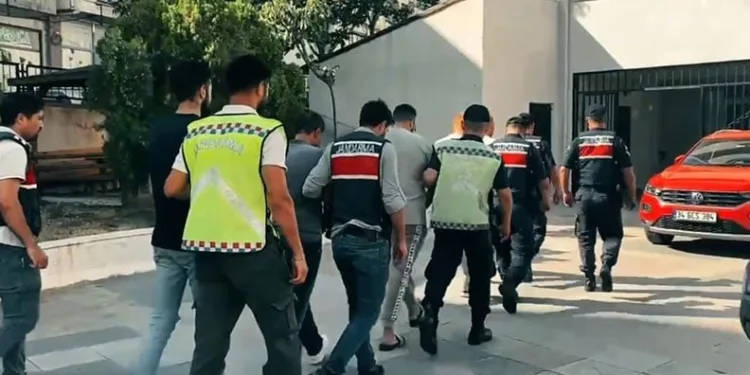 Mersin Bozyazı’da orman yangını büyümeden söndürüldü