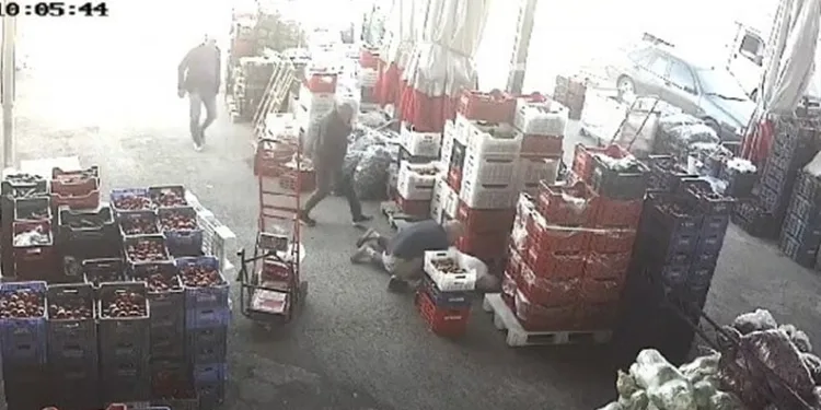 Sebze almaya geldiği toptancı halinde hayatını kaybetti