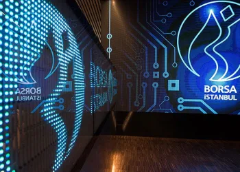 Depremzede anne, iyilik için sürüyor