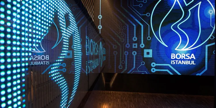 Depremzede anne, iyilik için sürüyor