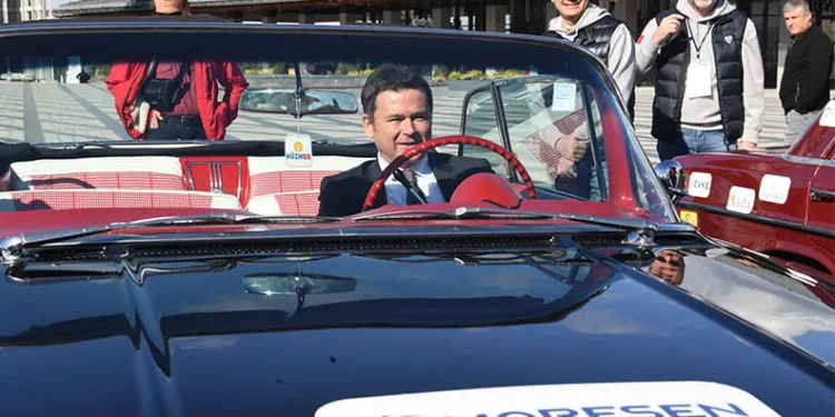 Klasik otomobiller Başkan Aydın’ın startıyla yola çıktı