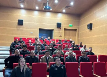 Adana’da zirveye kar yağdı, elma hasadı erken yapıldı